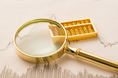 The dollar's decline boosted gold prices, with inflation data and the US-Russia meeting in focus this week.